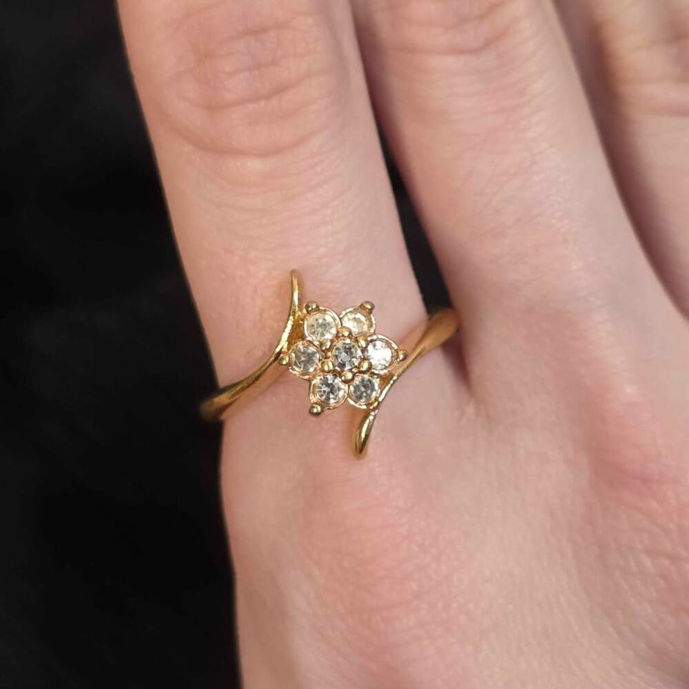 Park Lane Vintage Gold Tone Rhinestone Ring Flower Size 8